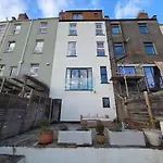 Будинок відпочинку East Lynne House By Cliftonvalley