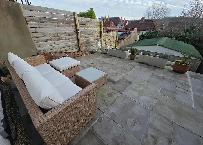 East Lynne House By Cliftonvalley