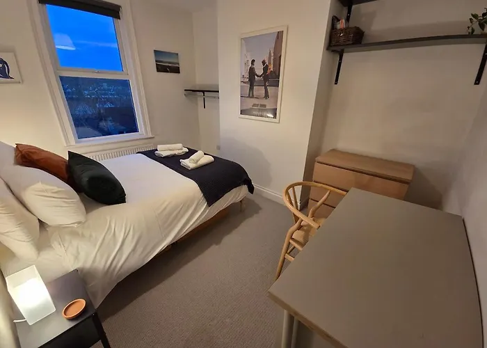 East Lynne House By Cliftonvalley