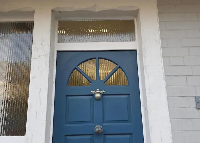 East Lynne House By Cliftonvalley *